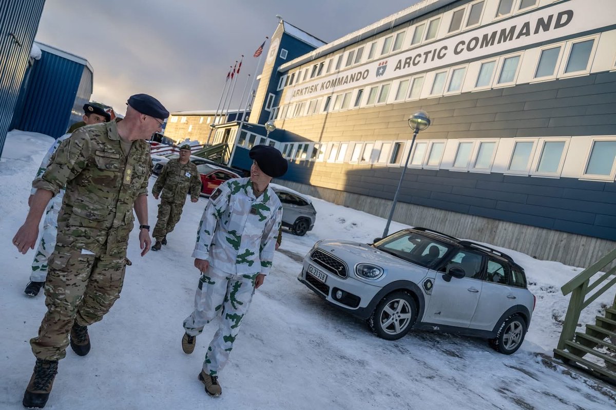 OJoelsen's tweet image. Soldiers from France, Norway, the United Kingdom, and Sweden are currently participating in military exercises in Greenland. Thursday, they met with the commander of Joint Arctic Command and received briefings on Greenland and Arctic Command.

—Arctic Command