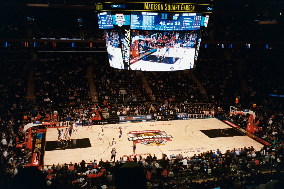 liamconns's tweet image. Q4 flicks