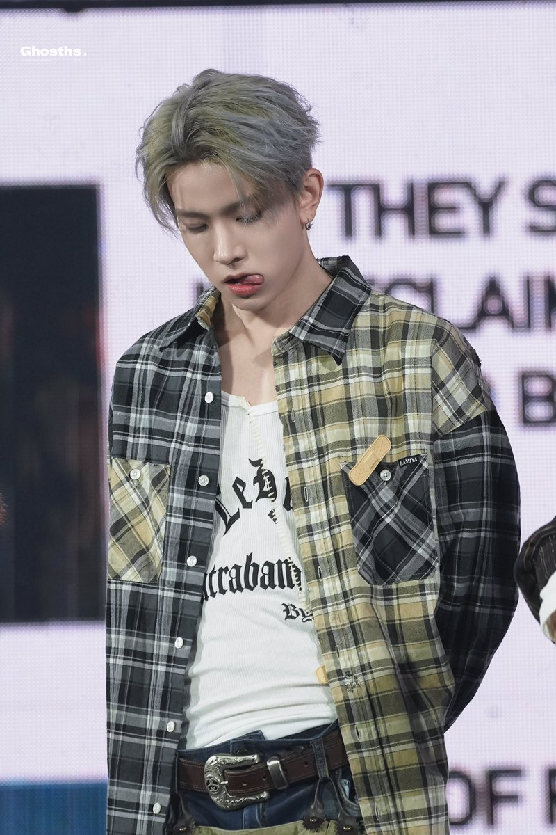 cuddlyheeseung's tweet image. SHIBAL