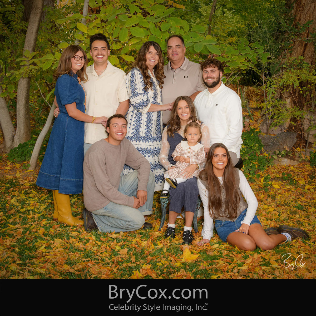 When doing a big family of 60 people, I love photographing each individual family too because it's rare to have everyone together.

Everyone is lit with studio lighting (even outdoors in the gardens). And everyone is posed comfortably and looks great.

brycox.com/2026/01/12/fam…