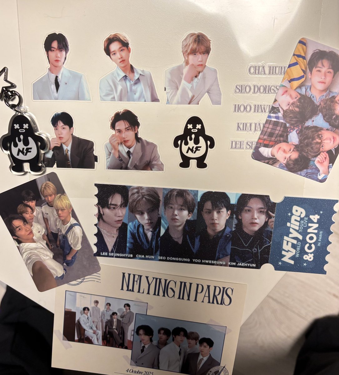 InnerChild_Suga's tweet image. Je viens de recevoir le fan pack merci bcp encore @NFlyingFr_Fan (le porte clé est vraiment trop bien🥹🥹)