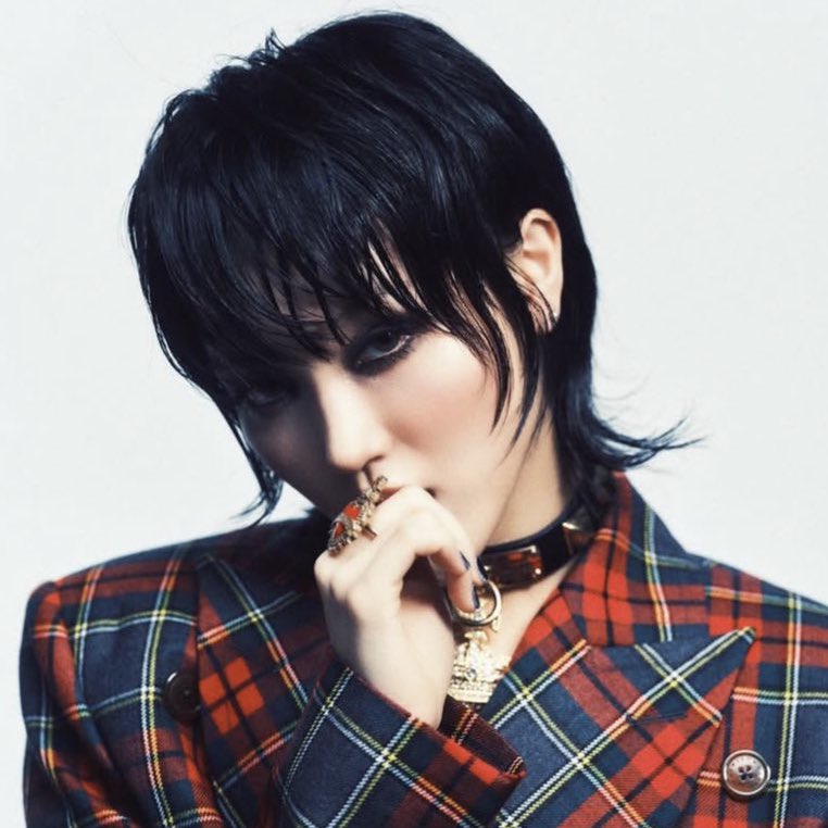 xauhgkuzi's tweet image. this nana serve!