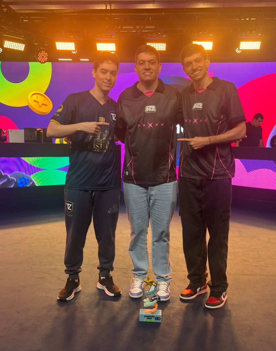 Vice-campeão da EP Games 🥈
Muito bom estar num presencial com as pessoas que eu amo, que seja o primeiro de muitos esse ano 🙏🏻❤️

<a href="/TuzzyEsports/">Tuzzy E-Sports</a> <a href="/coachkaku/">CoachKaku</a> <a href="/ReenanM96/">Renan</a> ❤️🙏🏻
