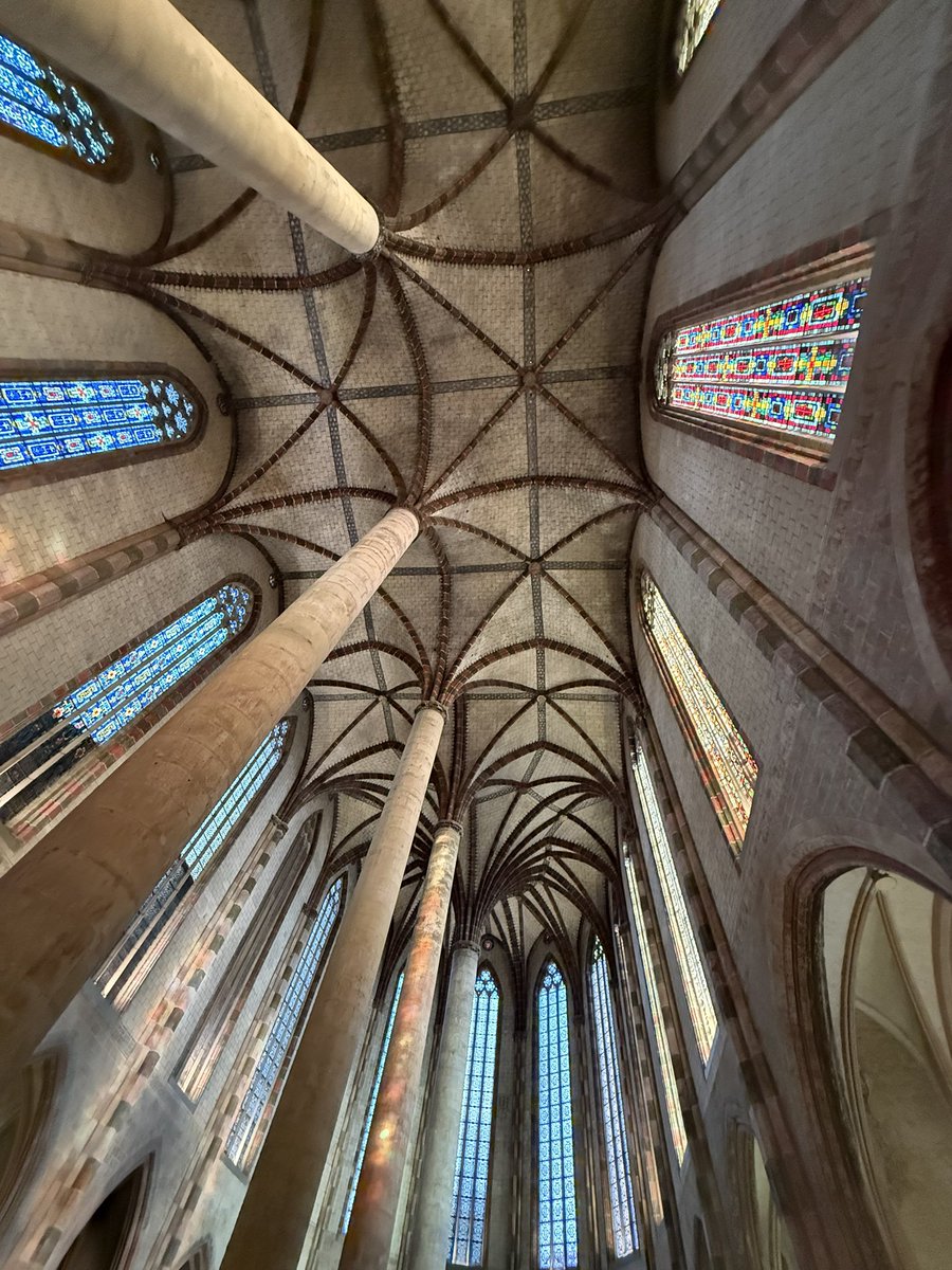 DamienRieu's tweet image. Grandiose. 
Et comme 99% d’entre-vous, je ne connaissais même pas son existence auparavant tellement la France recèle de trésors, alors qu’il serait pourtant l’emblème ou la fierté nationale dans au moins 100 pays du monde.