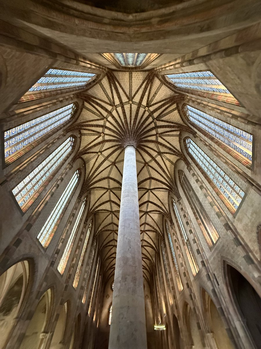 DamienRieu's tweet image. Grandiose. 
Et comme 99% d’entre-vous, je ne connaissais même pas son existence auparavant tellement la France recèle de trésors, alors qu’il serait pourtant l’emblème ou la fierté nationale dans au moins 100 pays du monde.