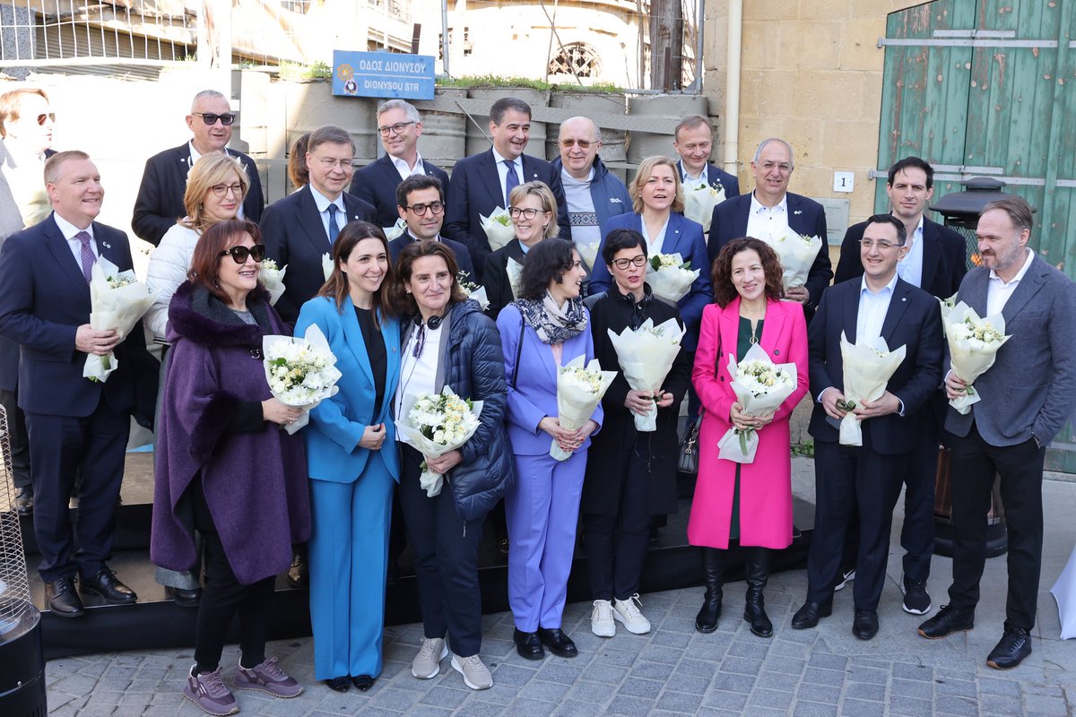 Shocking reality hits home for Europe ‘s “bosses” ❗️🔥

Today, all 26 EU Commissioners walked the Green Line in Nicosia’s old town — the stark divide slicing through Cyprus, where the Republic’s territory ends and Turkey’s occupation begins.

💥They saw it with their own eyes:
