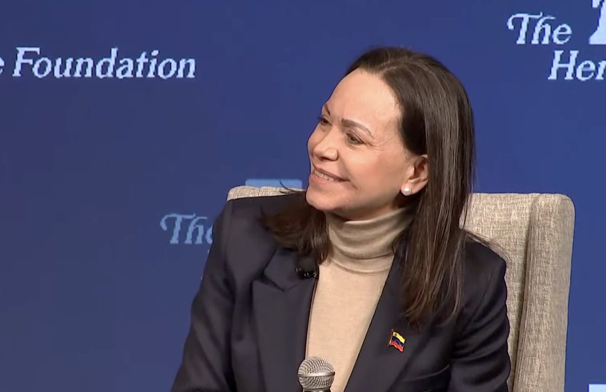 OrlvndoA's tweet image. 🚨 | María Corina:

"Al final, hay algunas cosas que Delcy podrá entregar. Obligada, por la fuerza, porque le tiene terror a Trump. Pero hay cosas que Delcy jamás podrá ofrecer: confianza, estado de derecho, reencuentros, apoyo ciudadano. Eso no es sostenible".