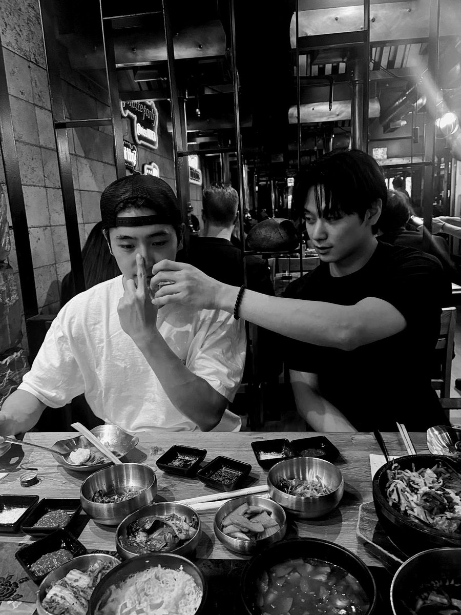 HALFOFLAME's tweet image. Cheers.