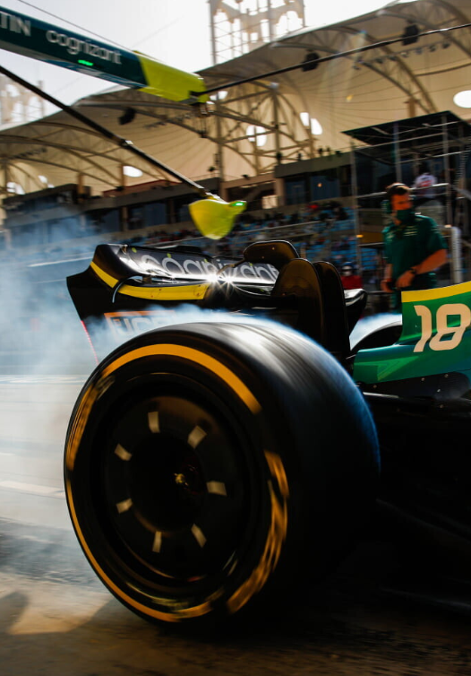 Você entrou no mundo da #Fórmula1 faz pouco tempo? Pode ser que ainda não saiba os regulamentos dos pneus e o que cada cor significa. 
Para descobrir mais sobre a F1, acesse: pirelli.com/global/pt-br/r…