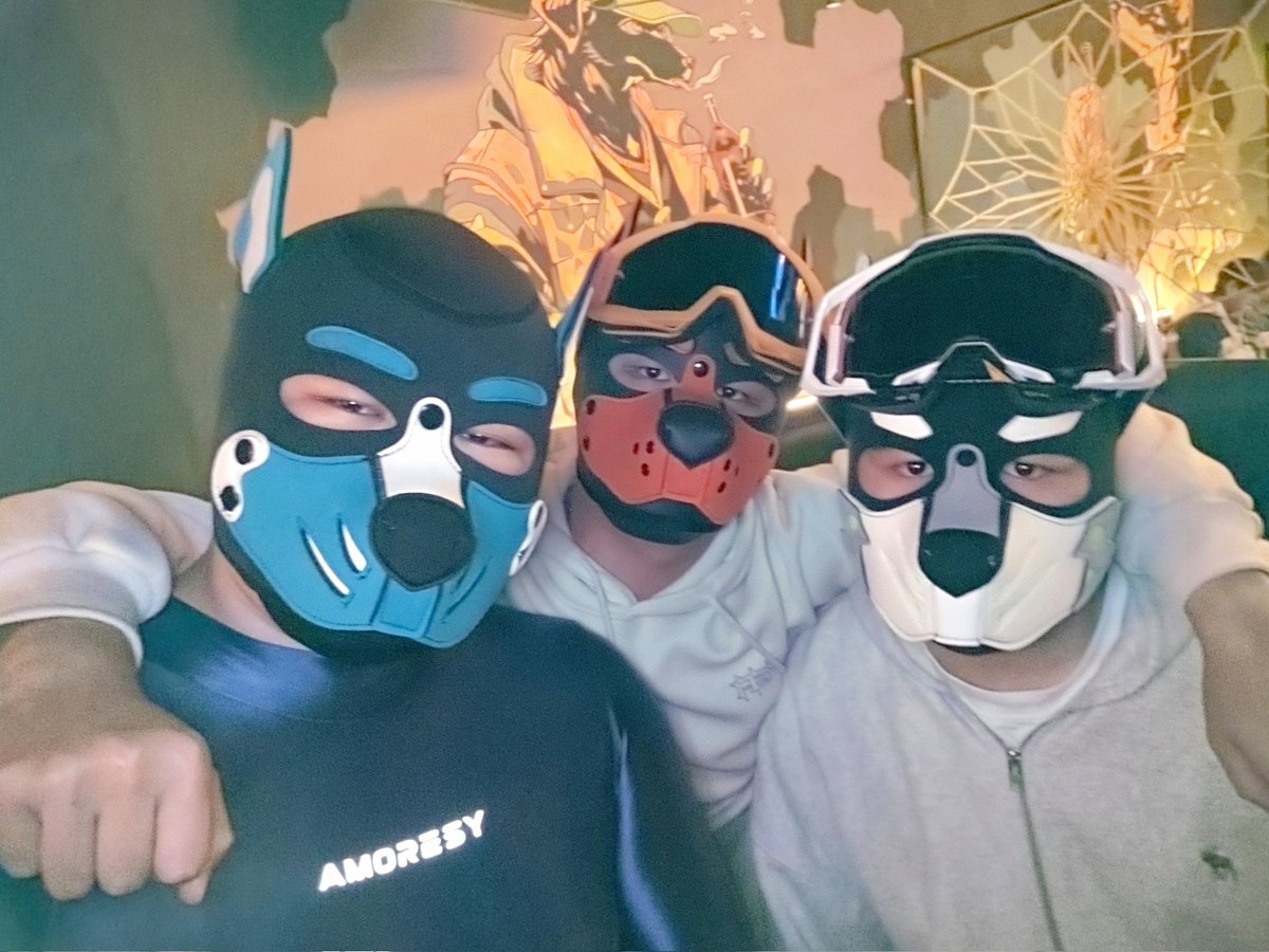 Yuricq007523's tweet image. 依旧贴贴+拍照这块嘿嘿