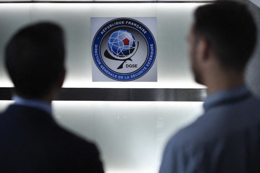 Offinvestigatio's tweet image. Off Investigation a assisté hier soir au procès d’un ex-ingénieur de la DGSE accusé d’avoir violé le secret-défense et d'avoir dérobé des données ultra-sensibles avant de rejoindre une entreprise allemande. Récit d’audience. ⤵️

off-investigation.fr/secret-defense…