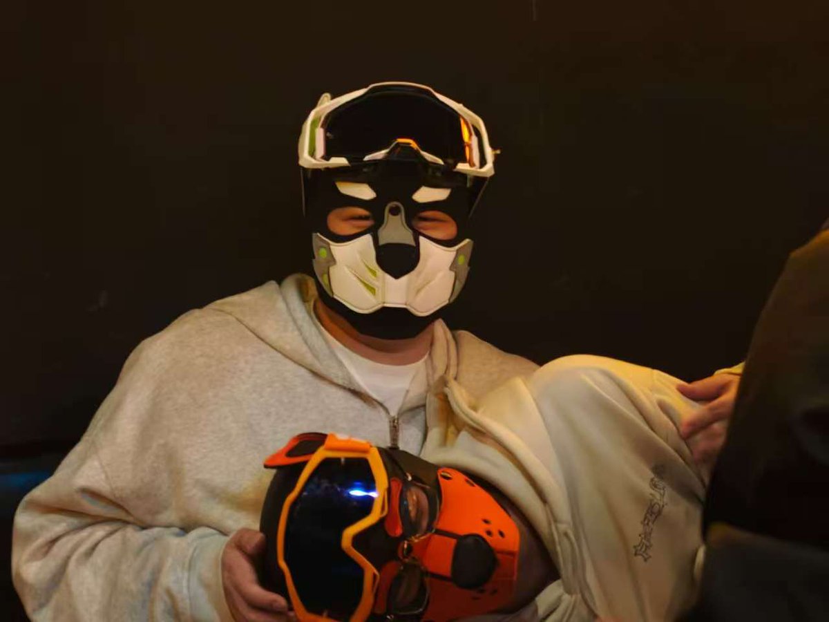 Yuricq007523's tweet image. 依旧贴贴+拍照这块嘿嘿