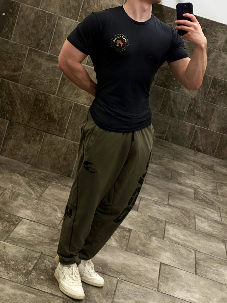 MASTERGIO33's tweet image. Workout done 🏋️‍♂️

Who’s first to tribute the freshly pumped Alpha?

Your wallets empty = my evening perfect.

#CashMaster #FinDom #PayPig