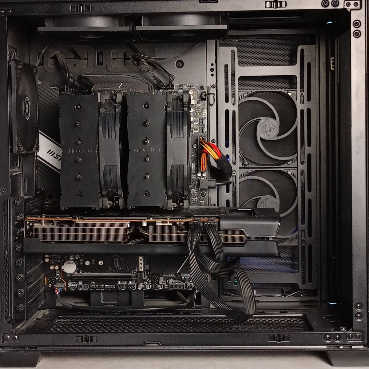 AURA PC 💻 tweet media