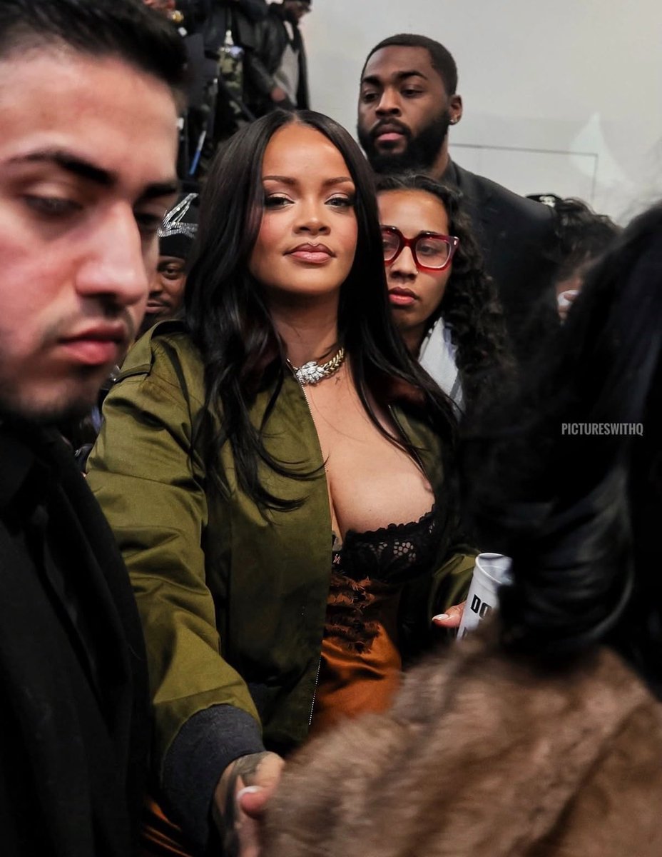 RIHANNA 🔥