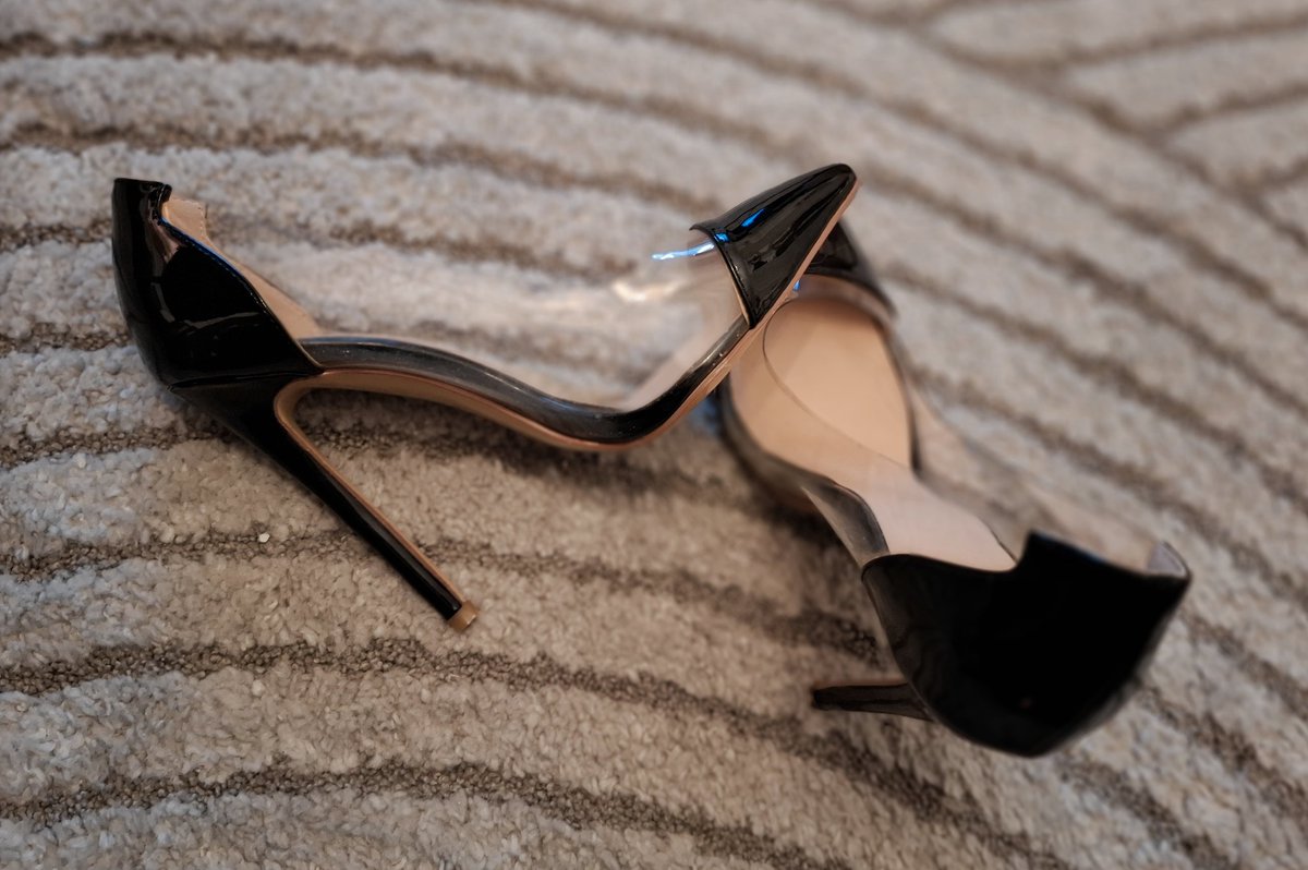 NicoleNikM's tweet photo. Hat ein #Sklave Lust auf Fuß- oder Schuhcam ?
‼️💸💦
#camsession #Füße #loser #sub #beta #paypig #Mini #findom #geldsklave #herrin https://t.co/HEvCLvCmuS