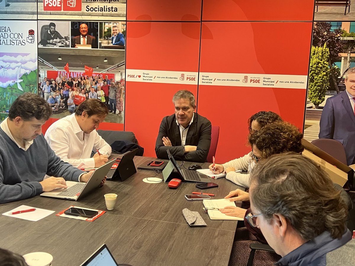 🌹 Tarde de reuniones y escucha activa, poniendo sobre la mesa los problemas reales que nos trasladan los vecinos y vecinas de #Alcobendas

En el @psoealcobendas lo tenemos claro. En 2026 nuestras prioridades pasan por mejorar el día a día de la ciudad:

➕ Limpieza
➕ Seguridad