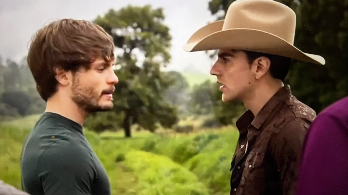 Los más guapos de la telenovela #domenicamontero  son estos dos y no pienso discutirlo co nadie, casi que secreto en la montaña. Además la más guapa de todas <a href="/Anboy88/">Angelique Boyer</a>  😍