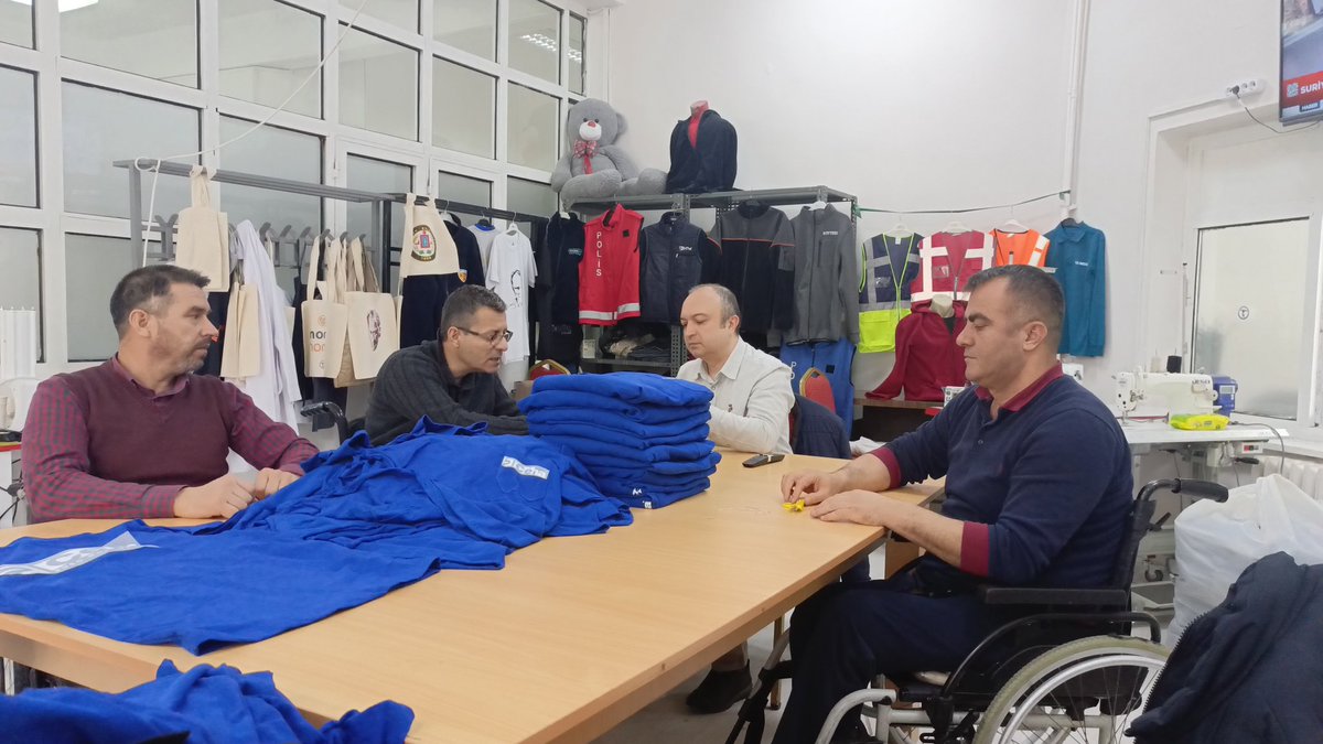 KOSGEB Müd. Sn. Ahmet Özbekler, koop'i ziyaret etti.Kendilerine koop. hk. bilgi verdik, kendileri de bizlere KOSGEB ve destek programları hk. bilgilendirme yaparak güzel bir sohbet gerçekleştirdik.Nazik ziyaretleri için tşk. ederiz.

<a href="/gokmen_cicek_/">Gökmen Çiçek</a>
<a href="/KacmazErkan/">ErkanKAÇMAZ</a>
<a href="/kayserivaliligi/">T.C.Kayseri Valiliği</a>