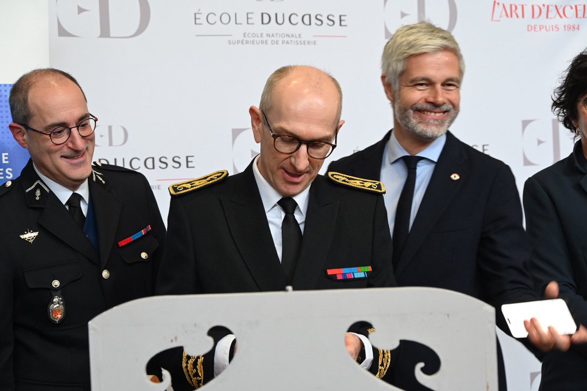 Image de Préfet de Haute-Loire - 𝐒𝐚𝐢𝐧𝐭𝐞-𝐆𝐞𝐧𝐞𝐯𝐢𝐞𝐯𝐞 𝐚̀ 𝐘𝐬𝐬𝐢𝐧𝐠𝐞𝐚𝐮𝐱 | #securite #ceremonie 

À l’occasion de la