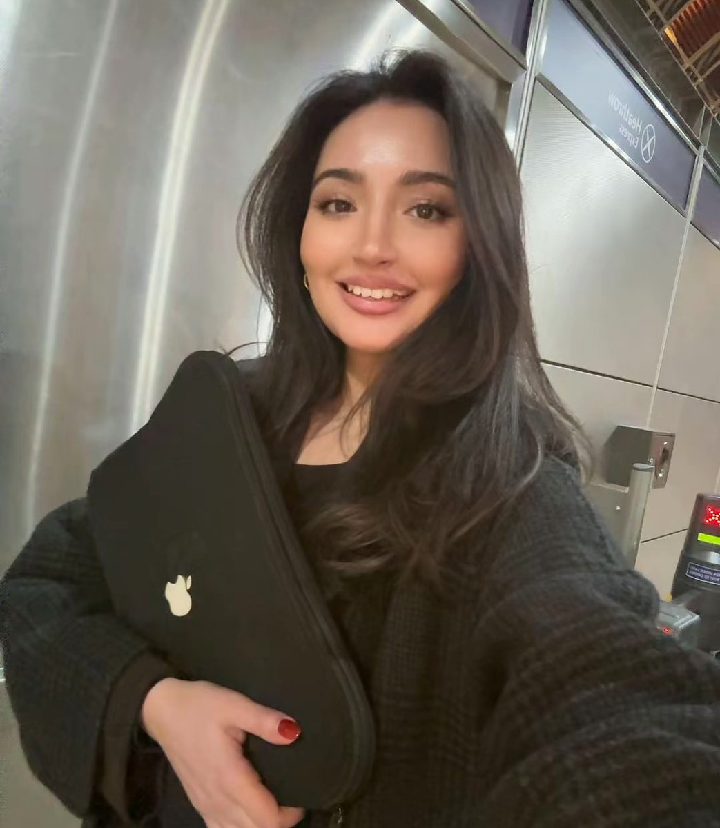 I GOT BACK MY LAPTOP FROM <a href="/HeathrowAirport/">Heathrow Airport</a>!!!!!!!!!!!!!!!!!!!!! WE DID IT GUYS!!!!!!!!!!