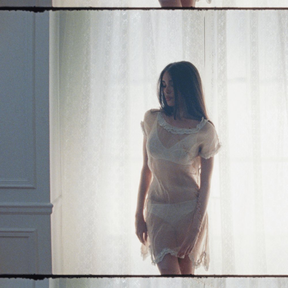 PopBase's tweet image. Madison Beer reacts to her first Billboard Hot 100 entry with ‘bittersweet’:

“It’s so cool. Thank you, it only took me 15 years.”