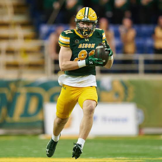 Nateroberts04's tweet image. After a great conversation with @CoachTimNDSU i’m blessed to receive my first division 1 offer to NDSU! 🤘🏻🦬 @CoachSamOjuri22 @MisterLilly @FBCoachLarson @CooperMattern @CCHSsaintsFB @BrauchtKevin @CPHighland @NexGenbyApex @EDGYTIM @PrepRedzoneIL @AllenTrieu