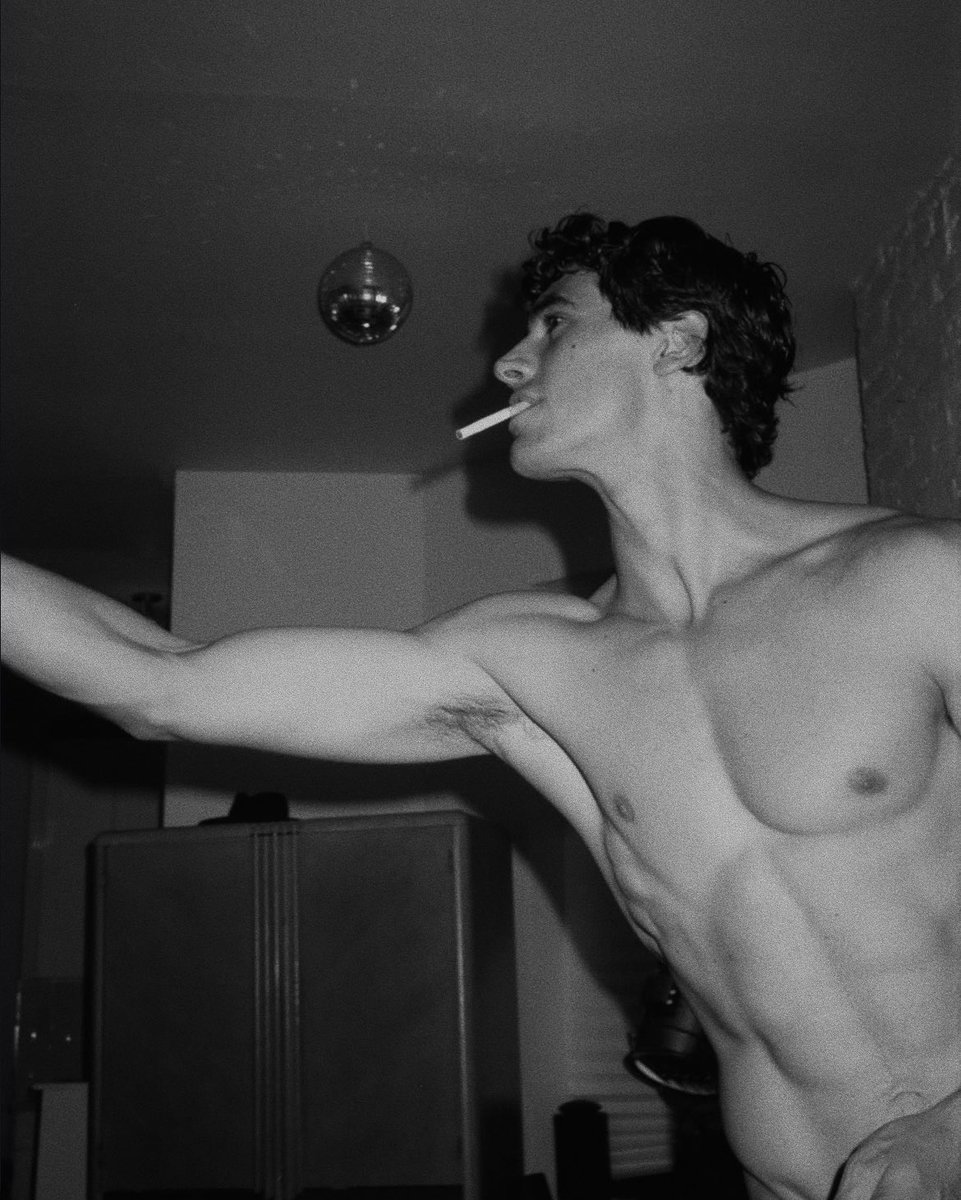 bonesvin's tweet image. 𝐂𝐇𝐀𝐑𝐋𝐄𝐒 𝐁𝐑𝐀𝐃𝐒𝐇𝐀𝐖 ⁑
𝘜𝘯 𝘦́𝘤𝘭𝘢𝘪𝘳… 𝘱𝘶𝘪𝘴 𝘭𝘢 𝘯𝘶𝘪𝘵 .ᐟ – 𝘍𝘶𝘨𝘪𝘵𝘪𝘷𝘦 𝘣𝘦𝘢𝘶𝘵𝘦́
𝘋𝘰𝘯𝘵 𝘭𝘦 𝘳𝘦𝘨𝘢𝘳𝘥 𝘮’𝘢 𝘧𝘢𝘪𝘵 𝘴𝘰𝘶𝘥𝘢𝘪𝘯𝘦𝘮𝘦𝘯𝘵 𝘳𝘦𝘯𝘢𝘪̂𝘵𝘳𝘦,
𝘕𝘦 𝘵𝘦 𝘷𝘦𝘳𝘳𝘢𝘪-𝘫𝘦 𝘱𝘭𝘶𝘴 𝘲𝘶𝘦 𝘥𝘢𝘯𝘴 𝘭’𝘦́𝘵𝘦𝘳𝘯𝘪𝘵𝘦́ .ᐣ