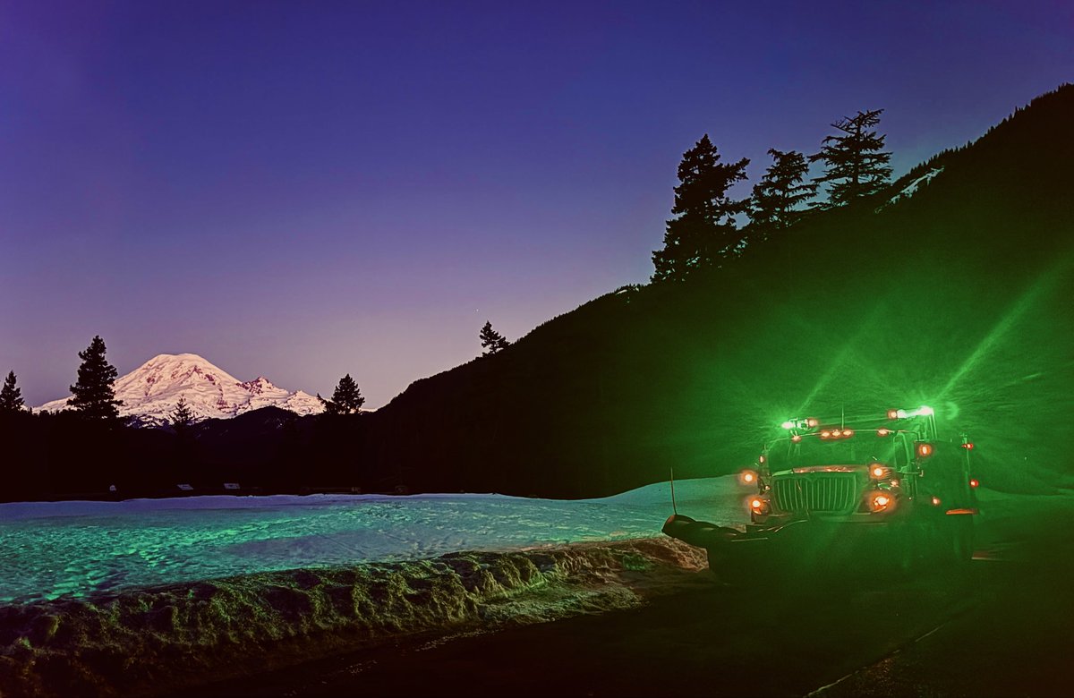 SnoqualmiePass's tweet image. Good morning from US 12/White Pass

Credit: Bailey Clements, WSDOT White Pass Maintenance Supervisor