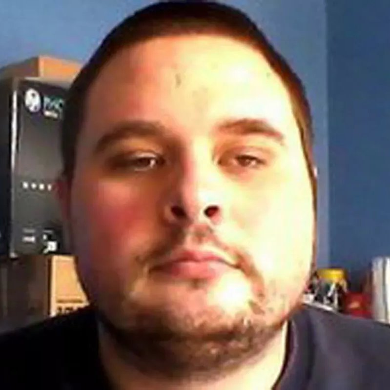 Cultination1's tweet image. 🇬🇧💸 IL TRANSFORME SON NUMÉRO EN LIGNE SURTAXÉE POUR QUE LES TÉLÉMARKETEURS LUI PAIENT POUR L’APPELER… CRÉANT AINSI UN REVENU PASSIF.

Lee Beaumont, designer indépendant de Leeds (Royaume‑Uni), en avait assez des appels incessants de télépros.

En novembre 2011, il paie environ…