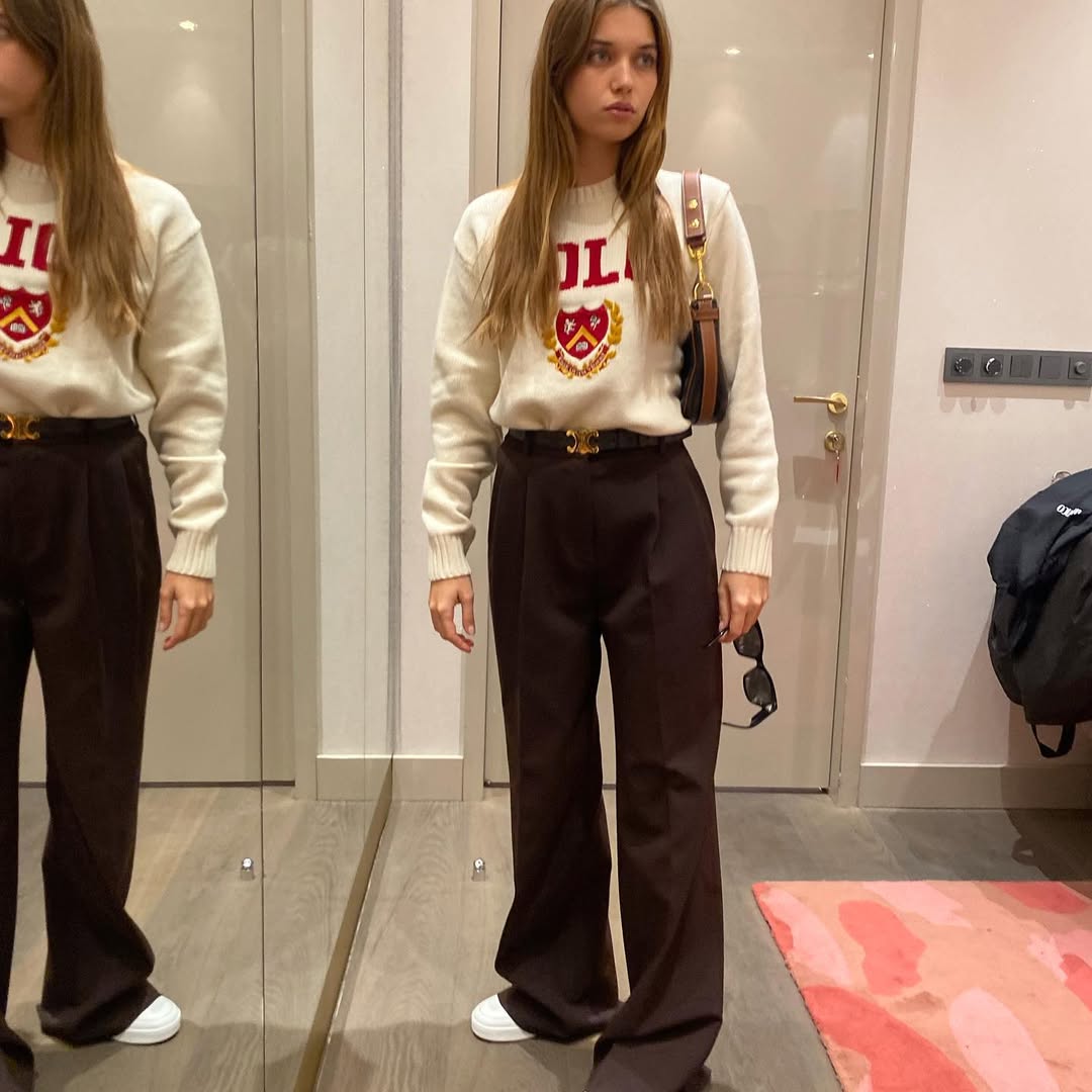 Ya bu fotograf ne afra bu ne minnaklık cok küçük duruyor yicem ahnwgqnwgqnqhsnzhanah #AfraSaraçoğlu