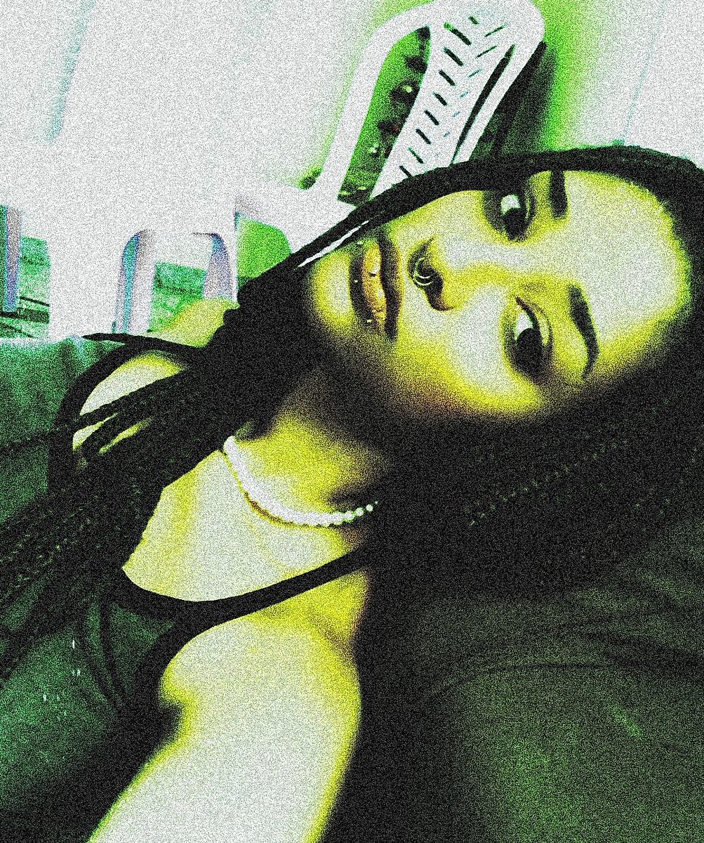 Raillssa's tweet photo. Meu deus eu estou me sentido com um xerecasso dps desse piercing vsf 
Eh mt cunt pra uma pessoa só https://t.co/3iJiIOHF25