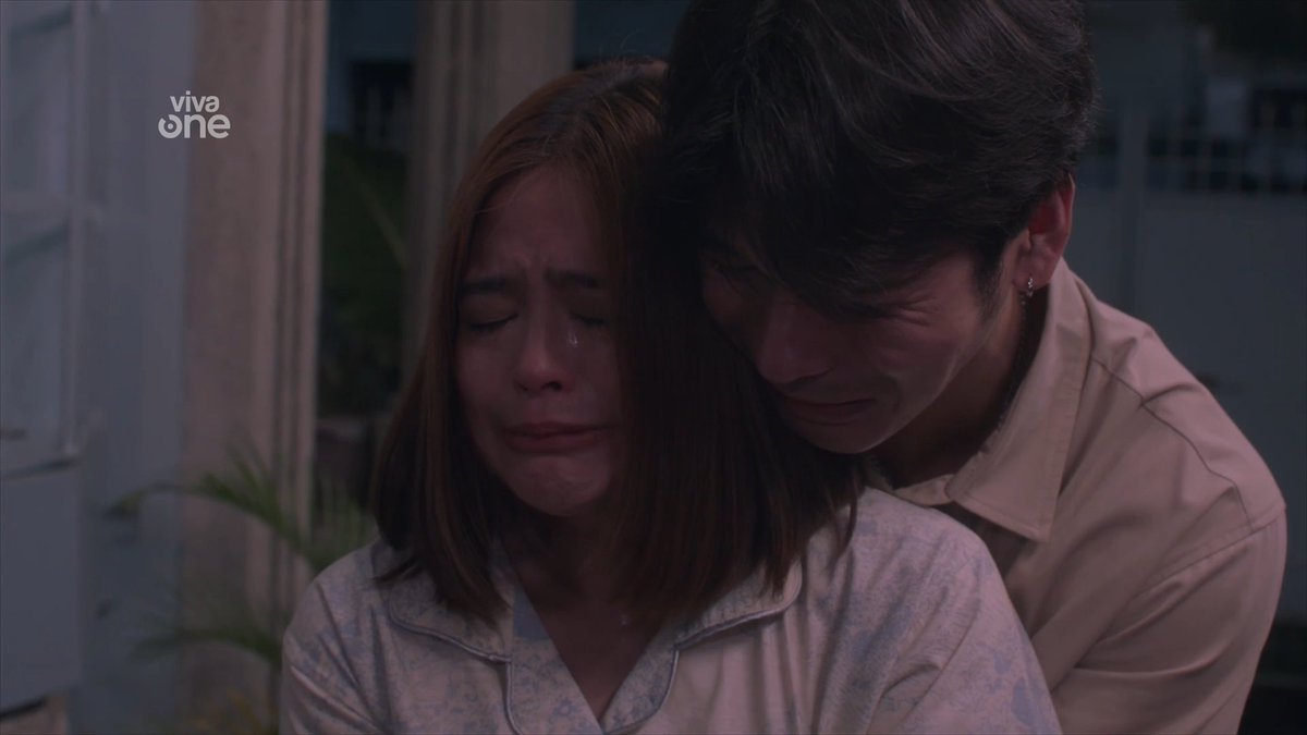 hmsytical's tweet image. Arkin’s performance hits right after the speech, perfectly mirroring Via’s internal conflict. Hope vs fear, growth vs attachment? Ito ba 'yung sinasabi nilang lason ang pag-ibig sa "mga" taong puno ng pangarap??? 🥹

(gsot screenplay remains top-notch!!!)

#GSOTAngAtingWakas