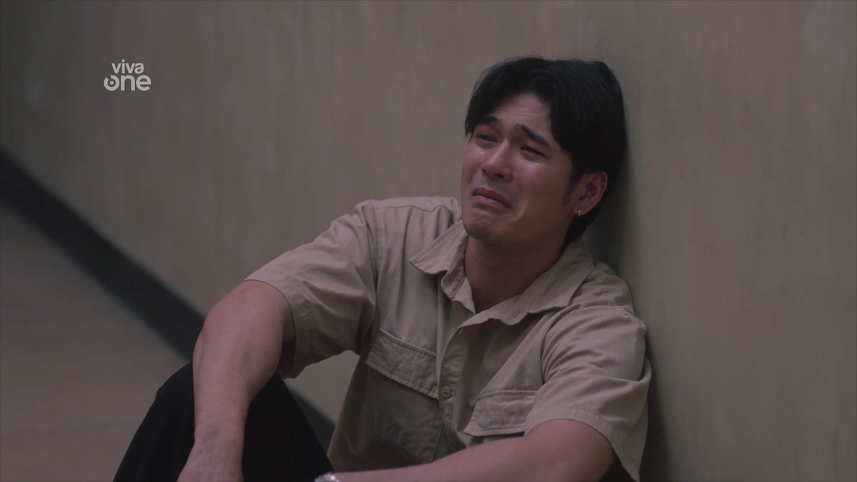 hmsytical's tweet image. Arkin’s performance hits right after the speech, perfectly mirroring Via’s internal conflict. Hope vs fear, growth vs attachment? Ito ba 'yung sinasabi nilang lason ang pag-ibig sa "mga" taong puno ng pangarap??? 🥹

(gsot screenplay remains top-notch!!!)

#GSOTAngAtingWakas