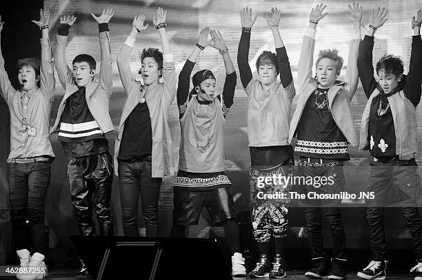 JacksonWang852's tweet image. Just finished work,

12 years…
Mann
What a time and era
Blessed for the time
Just wanna say 
Thank you
For our fans
Our audience
Our crowd
For everything
Thank you for shaping us and being the reason why we able to survive 🫡
Thank you 
#IGOT7
🙏