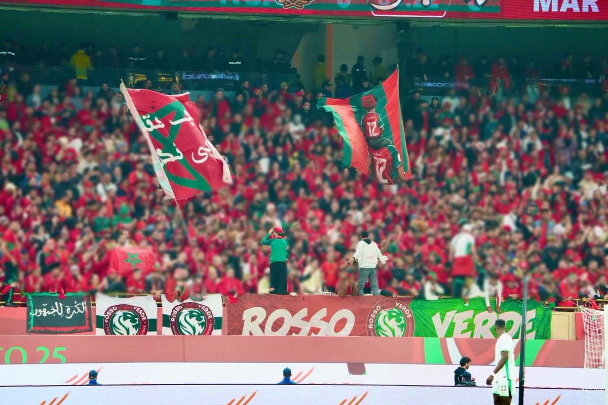 rossoverde212's tweet image. في نصف نهائي كأس إفريقيا، حقق المنتخب المغربي فوزًا تاريخيًا قاده إلى نهائي القارة بعد غياب 22 سنة، في مباراة أكدت أن المغرب لا يعود للواجهة صدفة، بل بإرادة جماعية ووحدة حقيقية.⬇️