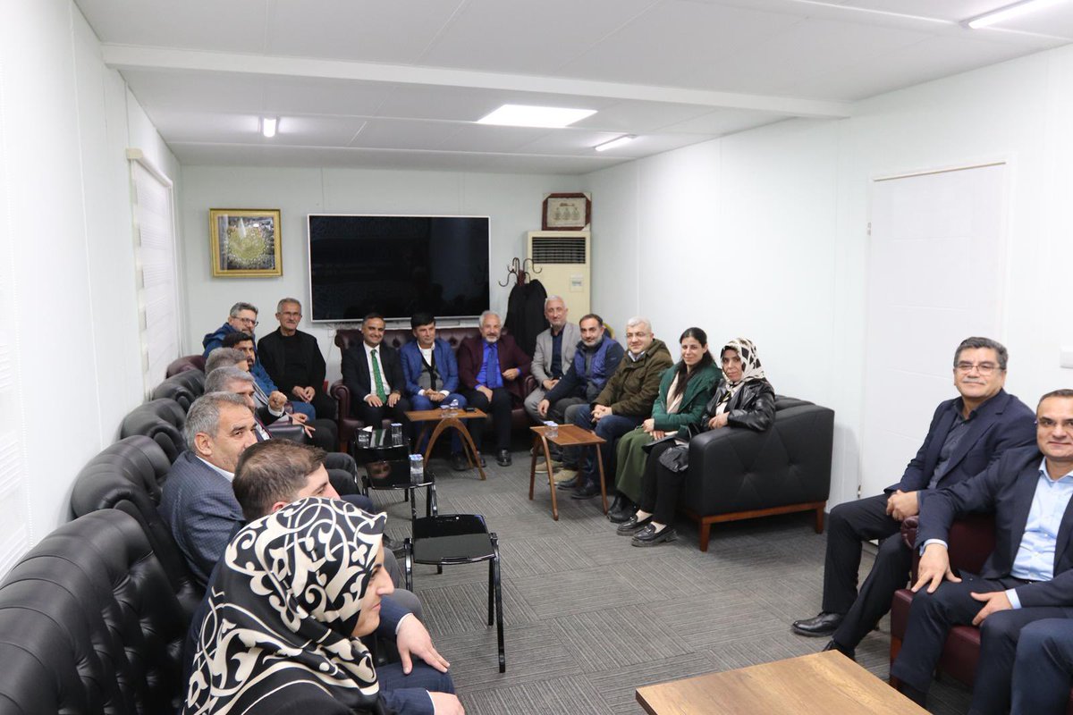 Memur-Sen Adıyaman Şube Başkanı Sayın Mehmet Demir ve kıymetli yönetimini ziyaret ettik.
Emek, alın teri ve sendikal mücadelenin önemine dair samimi bir sohbet gerçekleştirdik. Nazik ev sahiplikleri için teşekkür ediyor, çalışmalarında başarılar diliyorum.