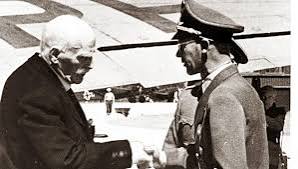 ErnestoEkaizer's tweet image. El premio Nobel de Literatura 1942, el noruego Knut Hamsun, viajó a Alemania para entregárselo a Josep Goebbels, ministro de Propagada de Hitler, según informa la oficina del Premio Nobel; María Corina Machado ha hecho lo propio con Trump en 2026.