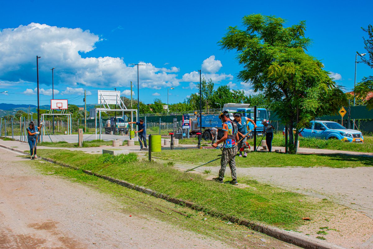 MuniCba's tweet image. 👷🏼 Seguimos realizando tareas de mantenimiento urbano en distintos puntos de #CórdobaCapital.

🚧 Entre el miércoles y el viernes de esta semana, se realizaron trabajos de mantenimiento de cloacas, alumbrado, bacheo, desmalezado y limpieza de microbasurales.