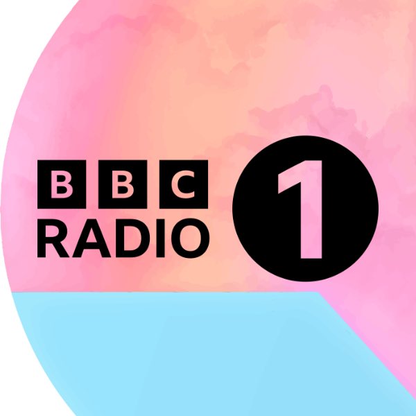 venuszara_'s tweet image. Zara Larsson’s ‘Midnight Sun’ has been re-added to BBC Radio 1 playlist.