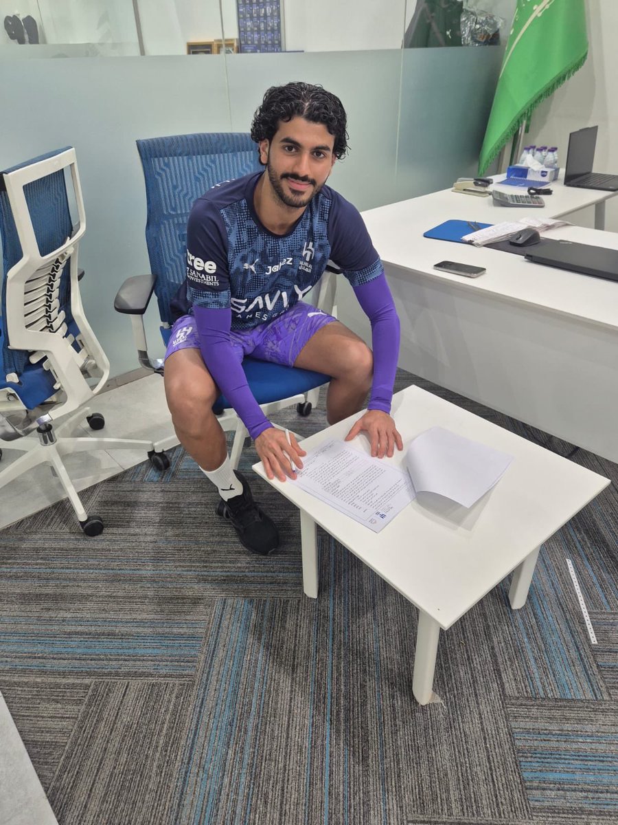الحمد لله تم توقيع عقدي مع نادي الهلال  

أسأل المولى عزوجل التوفيق والنجاح بالفتره القادمه
 شكراً الأمير نواف بن سعد
شكراً الاستاذ فهد المفرج 
شكرا الأستاذ سعد المنصور 
شكرا للمدرب الكبير محمد الشلهوب

وإن شاء الله تكون سنين افراح وبطولات 💙
#الهلال_السعودي