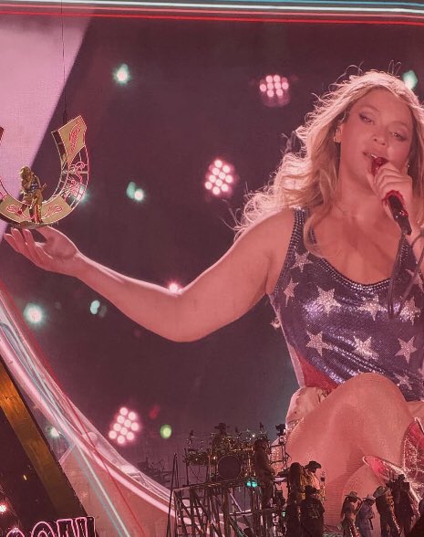 since_bruno's tweet image. Como pode essa foto da Beyoncé existir né