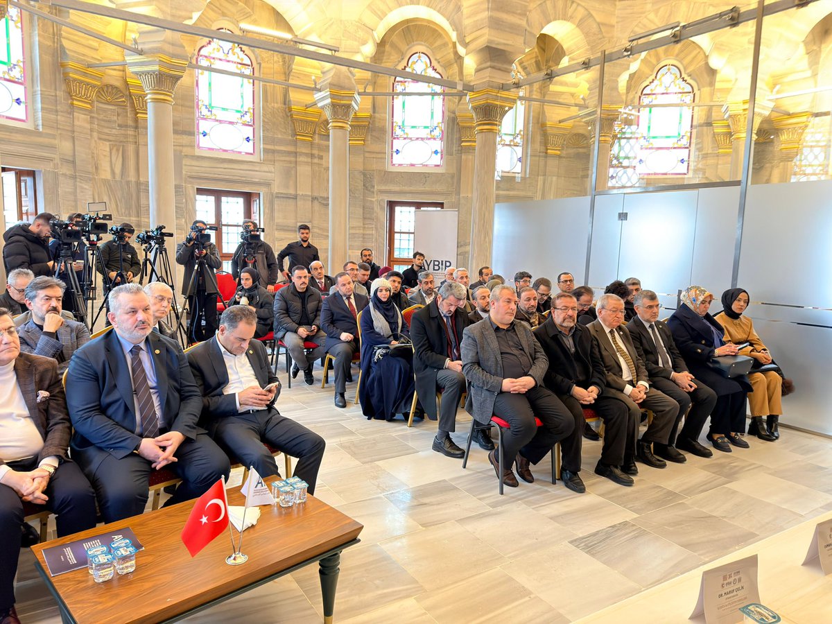 AYBİR olarak bugün tarihi bir teklifte bulunduk: Filistin davası üniversite kürsülerine taşınmalı! 

​Birliğimizin ev sahipliğinde; Mardin Artuklu Üniversitesi, Filistin’e Destek Platformu, Eğitim-Bir-Sen ve UFİDAB iş birliğiyle "Kudüs ve Filistin Dersleri" kitabımızın tanıtımını