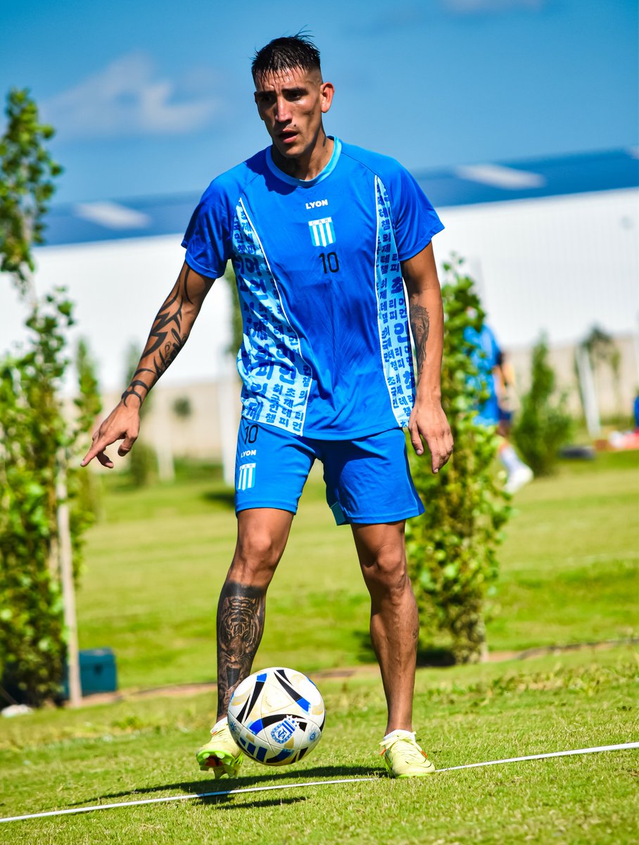 🎶 "LA PELOTA SIEMPRE AL DIEZ, QUE OCURRIRÁ OTRO MILAGRO" 🎶

📷 @clubaracing