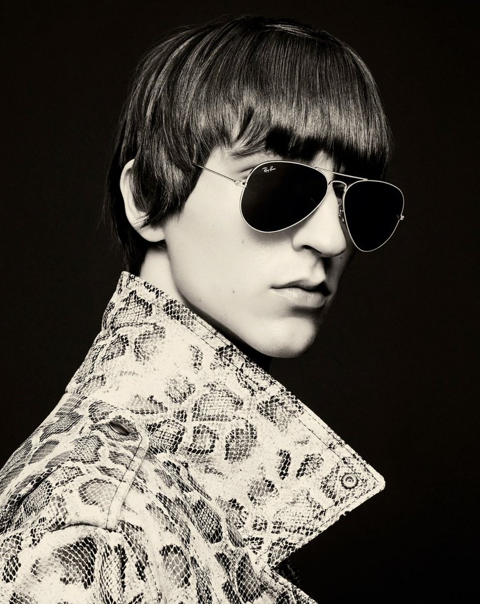 Born to fly, worn by icons. The Aviator - eyes set on the sky since 1937.

Find the iconic RayBan range right here in #Galway at Optique! 🕶️