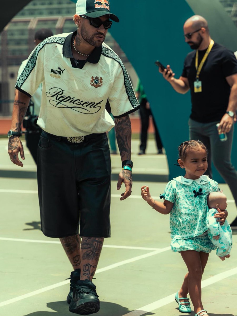 ItsAmahAdoma's tweet image. Neymar with his daughter 🥺