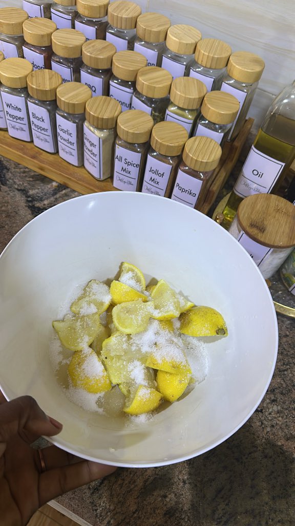 herfsah's tweet image. When life gives you lemons 🫠🌚