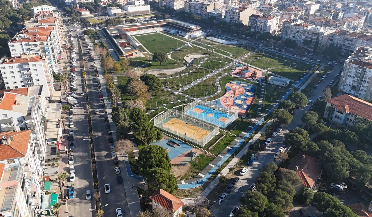 Bergama Millet Bahçesi’nin açılışını; Genel Sekreterimiz ve İzmir Milletvekilimiz Sn. Eyyüp Kadir İnan, İzmir Milletvekillerimiz Sn. Ceyda Bölünmez Çankırı, Sn. Mahmut Atilla Kaya, Sn. Yaşar Kırkpınar, TOKİ Başkanımız Sn. Mustafa Levent Sungur ve AK Parti İl Başkanımız Sn. Bilal