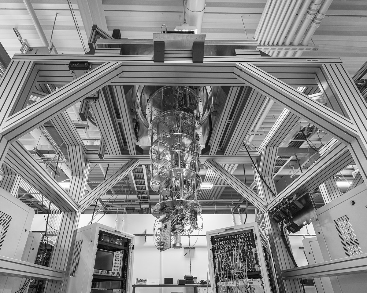 particlenews's tweet photo. 2025 Global Physics Photowalk — @Fermilab
Gold-lit quantum computers and bold accelerator tech reveal the engineering behind cutting-edge physics.
Vote for the People’s Choice: https://t.co/t97Q5WzdiU
#PhysPics25 #GlobalPhysicsPhotowalk #Fermilab #SciencePhotography https://t.co/cwXVW1u3kJ