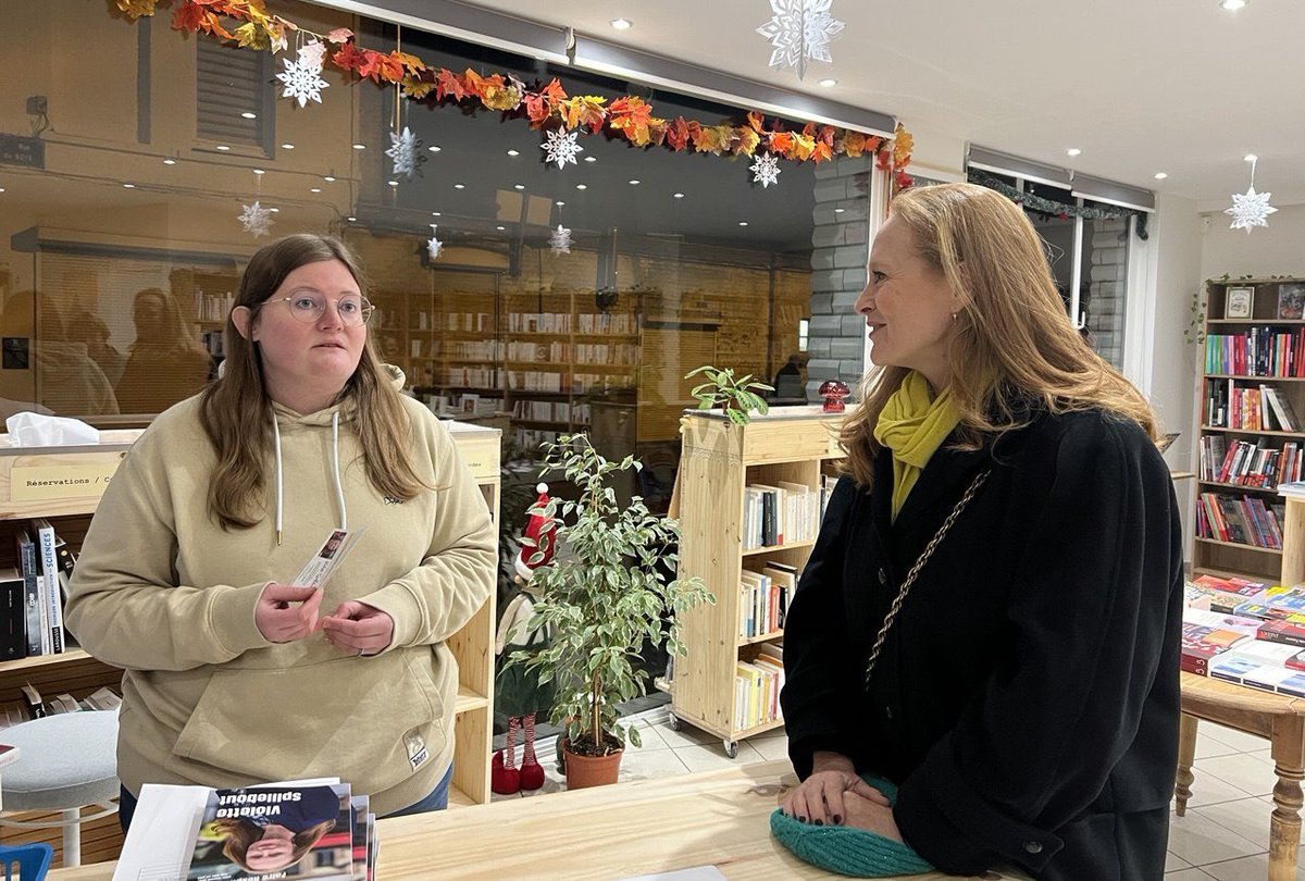 VSpillebout's tweet image. #VIOLETTE2026 #COMMERÇANTS 
Ce jour, je suis allée à la rencontre des commerçants de Saint-Maurice Pellevoisin. 🏠
Nous avons eu des échanges francs et intéressants avec ces acteurs économiques du quartier et de notre ville.
Stationnement, sécurité, propreté : ils attendent des…